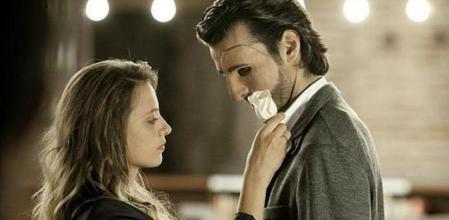 El popular cuento de 'La bella y la bestia' llega en su versión actual a la pequeña pantalla con Michelle Jenner y AItor Luna en los papeles protagonistas