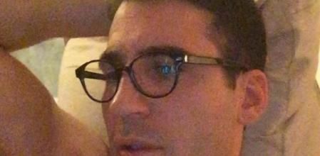 Miguel Ángel Silvestre usó su cuenta de Instagram para dejar constancia, por medio de vídeos y de comentarios, de que él también es seguidor de la serie que protagoniza en Antena 3