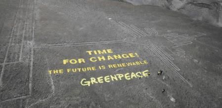 Geoglifo. El desierto de Nazca, donde se encuentran los enormes geoglifos preincaicos que Greenpeace ha utilizado