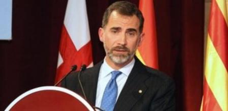 El Rey FelipeVI, durante su intervención en la ceremonia de entrega de las Medallas de Honor y de los Premios Ferrer Salat, que concede la patronal Foment del Treball, en lo que ha sido su segundo discurso en Catalunya desde que asumió la Jefatura del Estado, esta tarde en Barcelona.