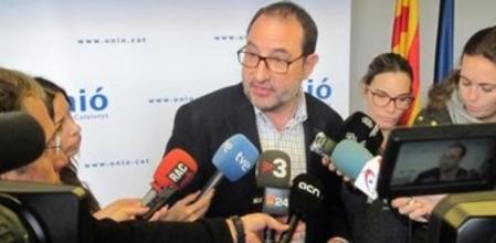 El secretario general de Unió, Ramon Espadaler, atiende a los medios en la sede del partido.