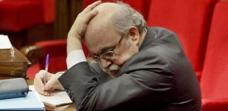 El conseller de Economía, Andreu Mas-Colell en su escaño del Parlament