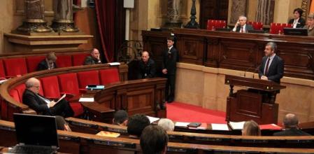 Lucena, en el hemiciclo del Parlament.