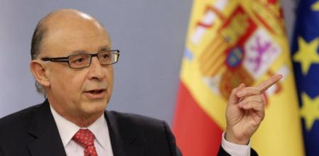 El ministro de Hacienda, Cristobal Montoro, durante la rueda de prensa posterior al Consejo de Ministros