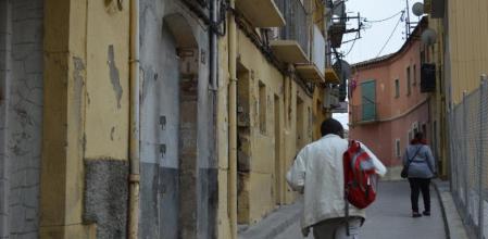 Gran parte de los edificios de la calle Companya tienen tapiadas las puertas y ventanas