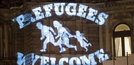 Manifestantes protestan contra el extremismo de derecha, la xenofobia y el movimiento denominado 