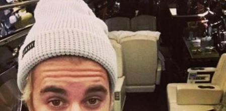 Bieber y, de fondo, su nuevo avión.