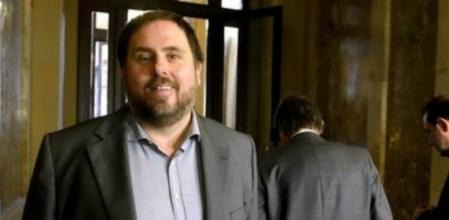 El líder de ERC, Oriol Junqueras, en los pasillos del Parlament.