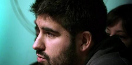 El nuevo secretario general de Podemos en Barcelona, Marc Bertomeu, durante la rueda de prensa tras la elección de los líderes de la formación de Pablo Iglesias en varias ciudades españolas