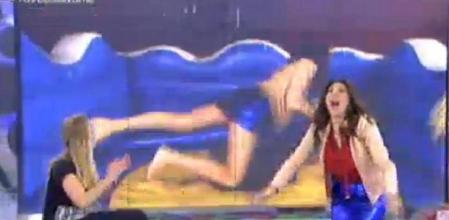 Paz Padilla enseña la ropa interior accidentalmente