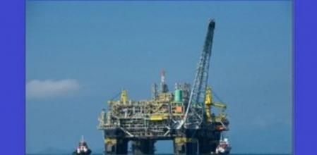 Platform petrolifera P-51 en la costa de Brasil