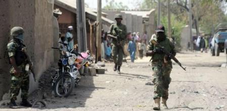 Fotografía de archivo de soldados en la localidad de Baga, donde Boko Haram ha matado a cientos de personas