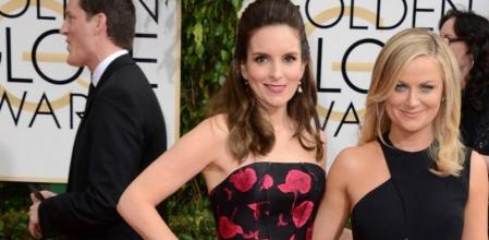 Tina Fey y Amy Poehler presentan los Globos de oro por última vez.