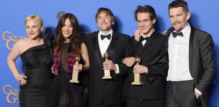 Richard Linklater posa con los protagonistas de 'Boyhood'.