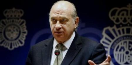 El ministro del Interior, Jorge Fernández Díaz, durante su intervención en el acto de presentación hoy en Lleida del nuevo DNI electrónico 3.0, que permite la transmisión de datos vía NFC.