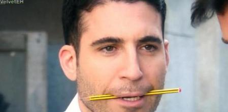 Miguel Ángel Silvestre en un programa de televisión