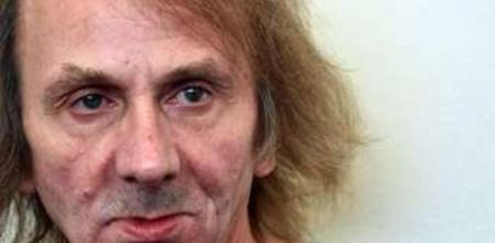Es escritor francés, Michel Houellebecq