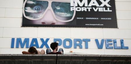 El edificio, sin actividad, del muelle de Espanya