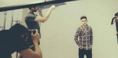 El hijo mayor de David y Victoria Beckham, Brooklyn, se estrena como modelo para el nuevo catálogo de la firma Reserved