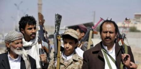 Milicianos del grupo chií hutí se concentran durante los duros enfrentamientos que estallaron entre el Ejército y los hutíes en los alrededores del Palacio Presidencial en Saná