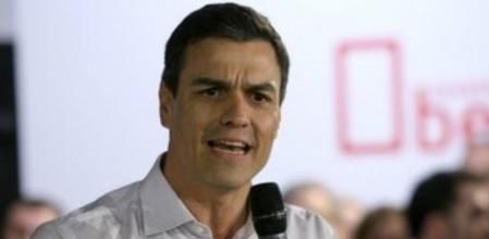 El secretario general del PSOE, Pedro Sánchez, durante su intervención en una asamblea abierta a la ciudadanía en Tarragona.