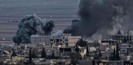 La habitual imagen de Kobane, con columnas de humo, el 18 de enero
