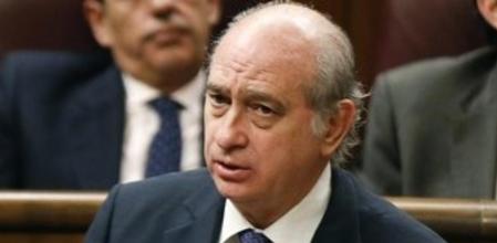 El ministro español del Interior, Jorge Fernández Díaz, durante su intervención en la sesión de control al Ejecutivo celebrada hoy el Congreso de los Diputados.