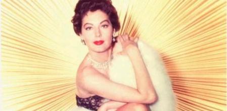 Retrato de una exuberante Ava Gardner en 1955