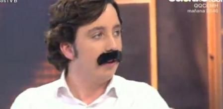 El 'Pequeño Nicolás', imitó al ex presidente del Gobierno José María Aznar en 'Todo va bien' y se abrió una cuenta de Twitter