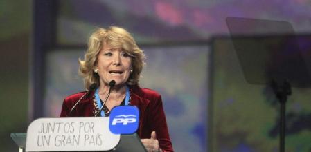 La presidenta del PP de Madrid, Esperanza Aguirre, interviene durante la convención nacional del Partido Popular
