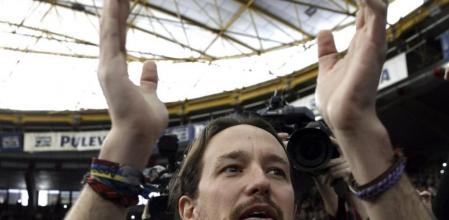 El secretario general y eurodiputado de Podemos, PabloIglesias, a su llegada a un acto público en Valencia, enmarcado en la campaña