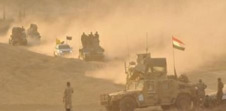 Vehículos militares del ejército iraquí toman posiciones para reconquistar las áreas tomadas por el Estado Islámico en la provincia de Diyala