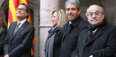 El presidente de la Generalitat, Artur Mas, acompañado de la vicepresidenta, Joana Ortega, los consellers de presidència y Exteriores y Economía, Francesc Homs, Andreu Mas-Colell