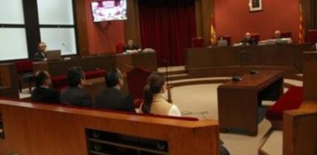 Los cuatro acusados sentados en la sala del TSJC.