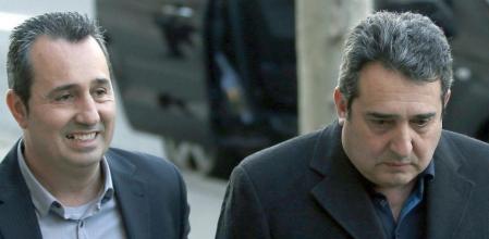 El exalcalde de Sabadell, Manuel Bustos, acompañado de su hermano Francisco, a su llegada al Tribunal Superior de Justicia de Cataluña (TSJC)