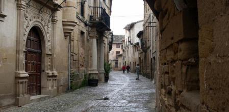 Una de las calles de Briones (La Rioja)