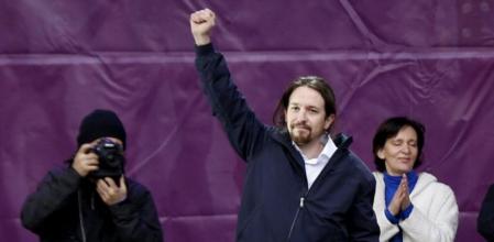 Pablo Iglesias, durante su intervención desde el escenario instalado en la Puerta del Sol de Madrid.