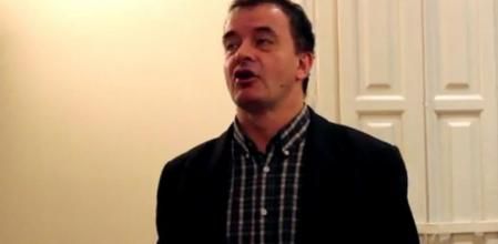 Un grupo de simpatizantes de Alfred Bosch ha colgado en la red un vídeo karaoke con una versión libre de 'Barcelona té molt poder'