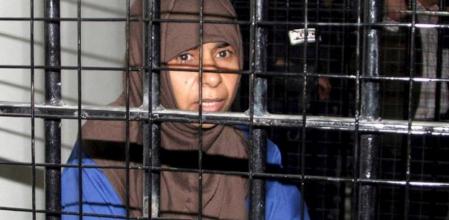 Fotografía de archivo del 24 de abril de 2006 de Sajida Mubarak al-Rishawi, una suicida bomba que falló en su intento de auto estallarse como parte de un ataque a un hotel en Jordania, en la prisión de Aman