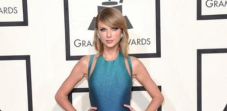 Taylor Swift en la 57 edición de los Grammy 2015 vestida de Elie Saab