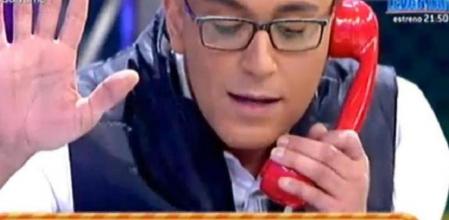 Kiko Hernández intenta hacerse entender en inglés