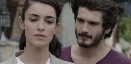 Blanca Romero y Yon González son la pareja protagonista de 'Bajo sospecha'.