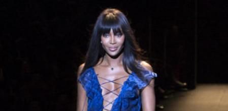 Naomi Campbell durante su desfile benéfico para la lucha contra el ébola, en el marco de la New York Fashion Week