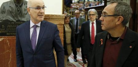 El portavoz de CiU en el Congreso, Josep Antoni Duran Lleida, y el diputado de ICV Joan Coscubiela, tras el pleno del Congreso