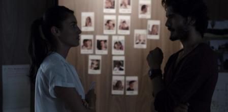 Blanca Romero y Yon González son Víctor y Laura en 'Bajo sospecha'.