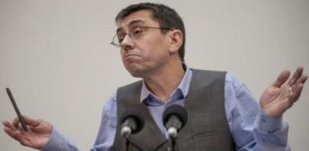 El número tres de Podemos, Juan Carlos Monedero, durante la rueda de prensa que ofreció en Madrid para presentar la factura de los trabajos de consultoría para varios países latinoamericanos