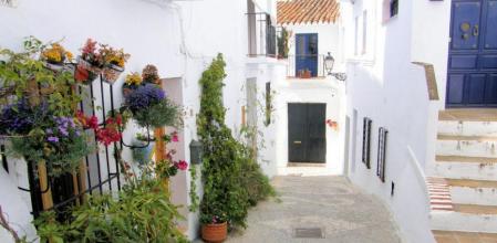 Una de las calles de Frigiliana (Málaga)