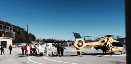 Fernando Alonso, en el momento de ser trasladado al hospital