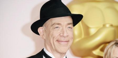 El actor J.K. Simmons en la alfombra roja de los Oscar 2015