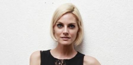 La actriz española Amaia Salamanca luce nuevo 'look' durante la presentación de la película 